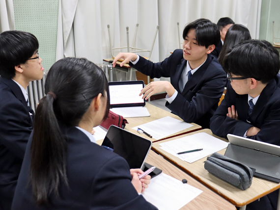 �����T��4